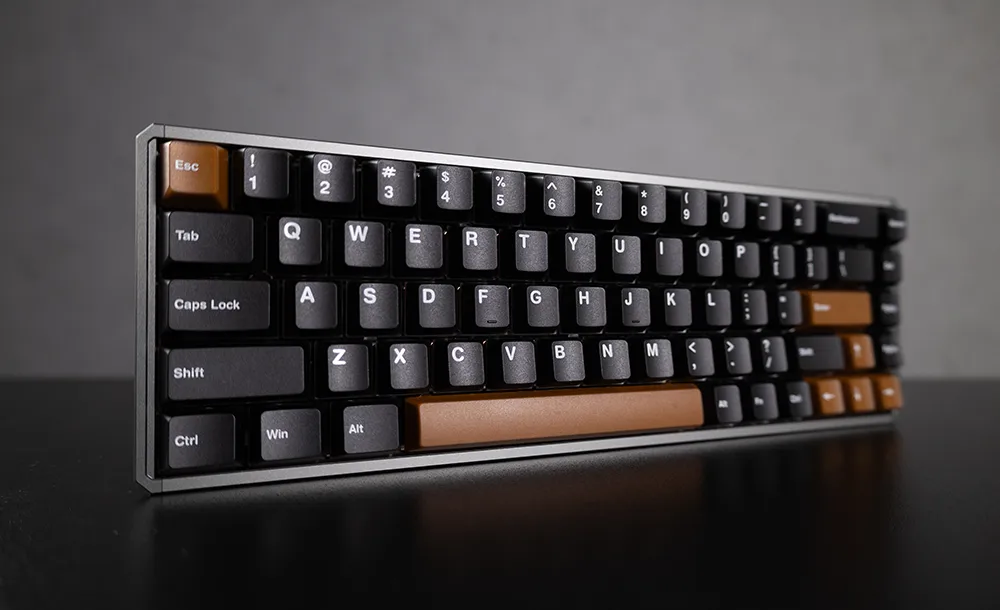 Akko MOD68 HE bežična magnetna gejming tastatura sa RGB osvetljenjem, pogled spreda